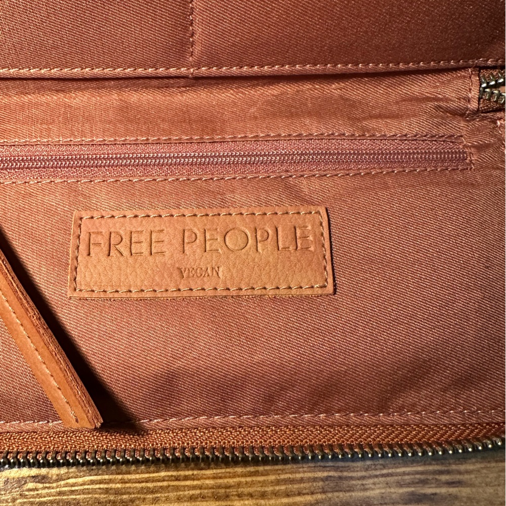 NWT Free People Wallet Brown Distressed Vegan Wristlet Strap Zip Closer Clutch - Picture 5 of 7